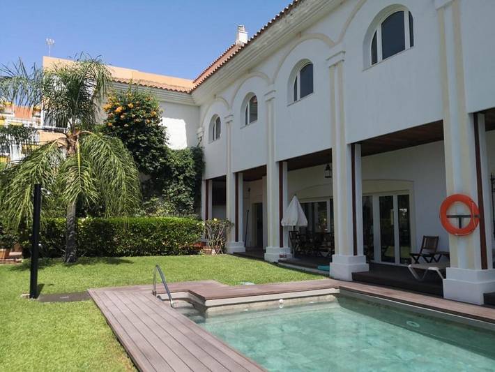 Hôtel pour 2 personnes, avec Terrasse ainsi que Jardin et Piscine
