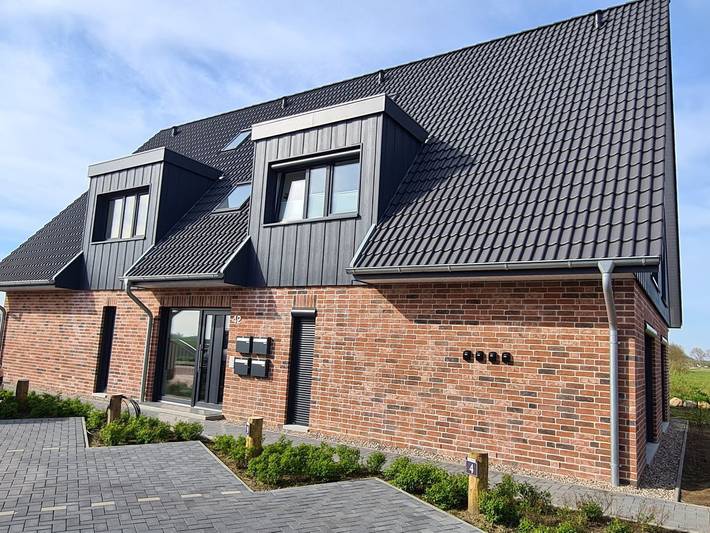 Ganze Wohnung, Deichwiesen - Balkon mit Strandkorb, 2 Schlafzimmer, Dusche in Westerdeichstrich, Kreis Dithmarschen