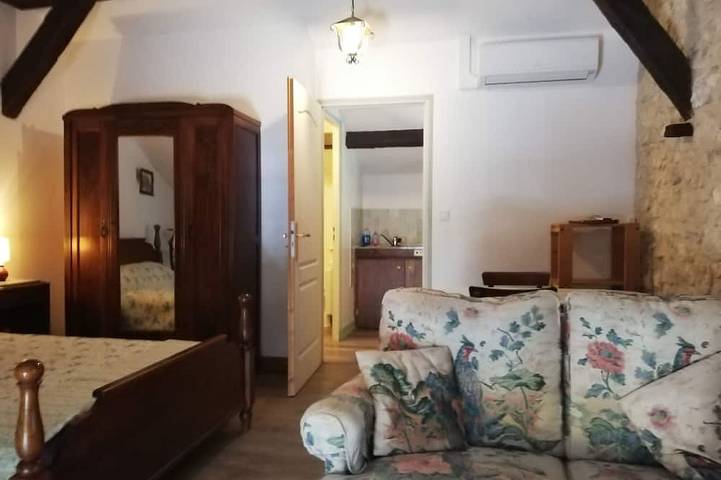 Gîte pour 3 personnes, avec jardin et piscine à Monclar - 2