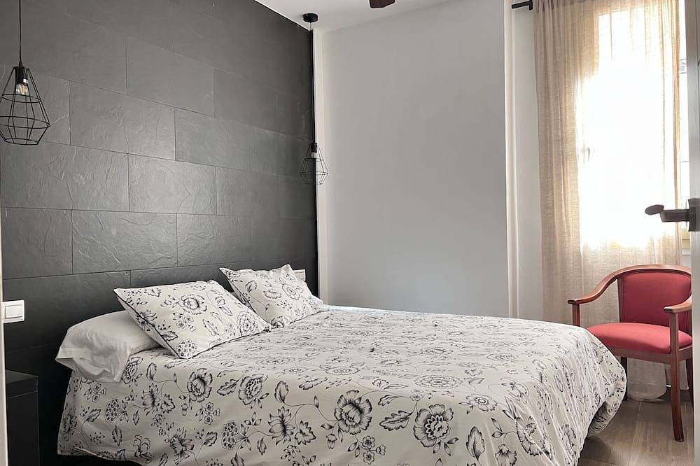 Hel lejlighed, Suites la merced 2 dormitorios in Centro (Málaga), Malaga