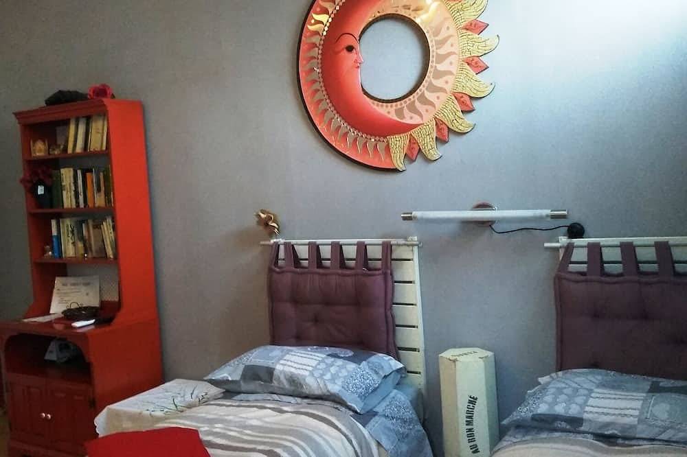 Bonito apartamento de un dormitorio con cocina americana y baño, cinco camas. in Fiumicino, Provincia de Roma