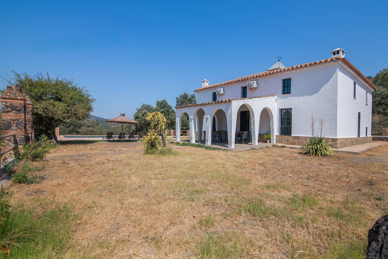 Maison de campagne 'Las Cabrillas La Nava' avec vue sur les montagnes, piscine et climatisation in La Nava, Sierra de Aracena y Picos de Aroche
