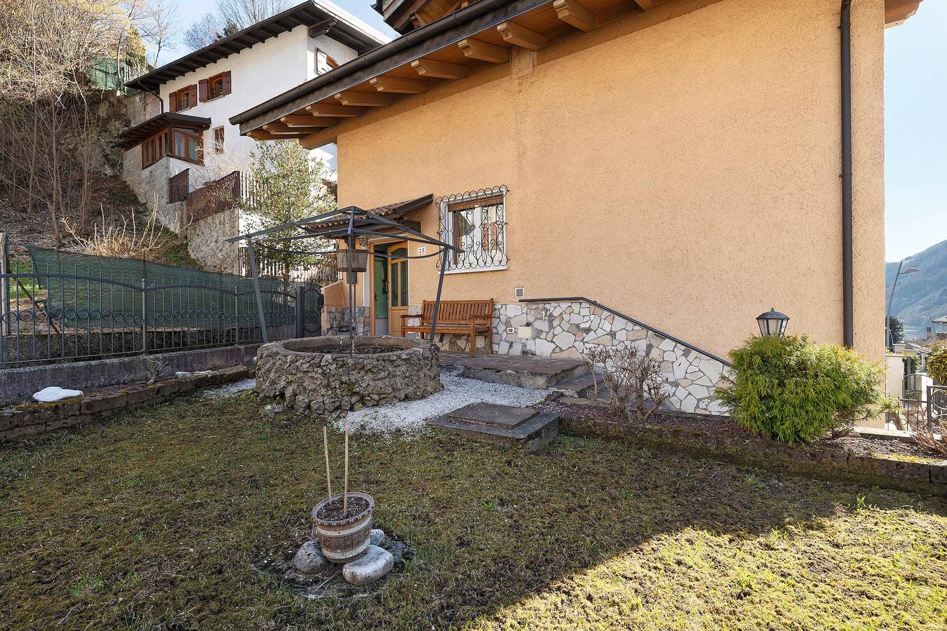 Entire apartment, Apartment 'La Casa Di Nonna Elena Piano Primo' with Mountain View, Private Garden and Wi-Fi in Roncone, Sella Giudicarie
