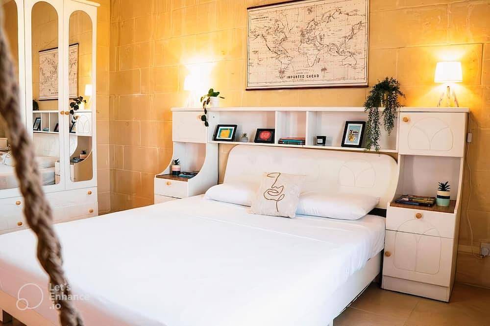 Secluded farmhouse located in an alley which leads to fields very quiet location in San Lawrenz, Gozo