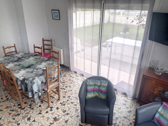 Maison de plain-pied avec terrasse, centre ville, à 150m de la plage in Jullouville, Côte de la Déroute
