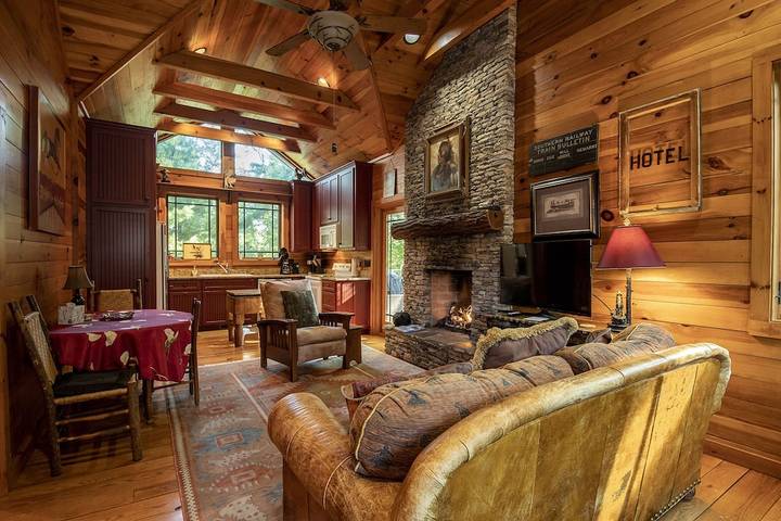 Vacation rental for 4 people, with terrace in Highlands (NC)