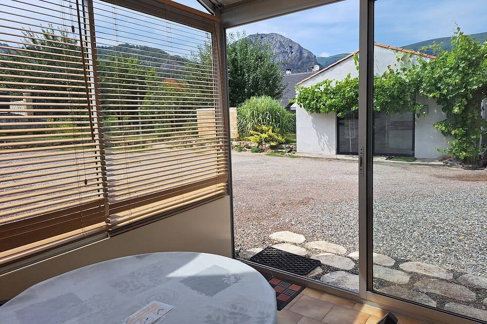 Entire apartment, Le Clos des Pradals – Gîte Champagne: Mountain View, Veranda & Wi-Fi in Banat, Tarascon-sur-Ariège