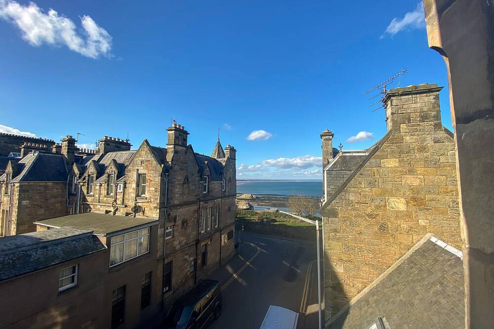 Victorian 3‑Bedroom Townhouse in Central St Andrews, Walk to Old Course, Parks & Town Centre in St Andrews, Fife region