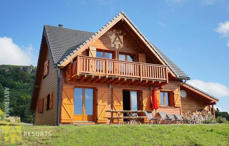 Chalet pour 8 personnes, avec Balcon ainsi que Terrasse et Jardin à Chambon-sur-Lac