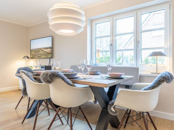 Neptuns Nest - Hausteil mit ca. 144m² Nutzfläche im Ug/Eg/Og/Dg für bis zu 7 Personen. in Westerland, Sylt (Gemeinde)
