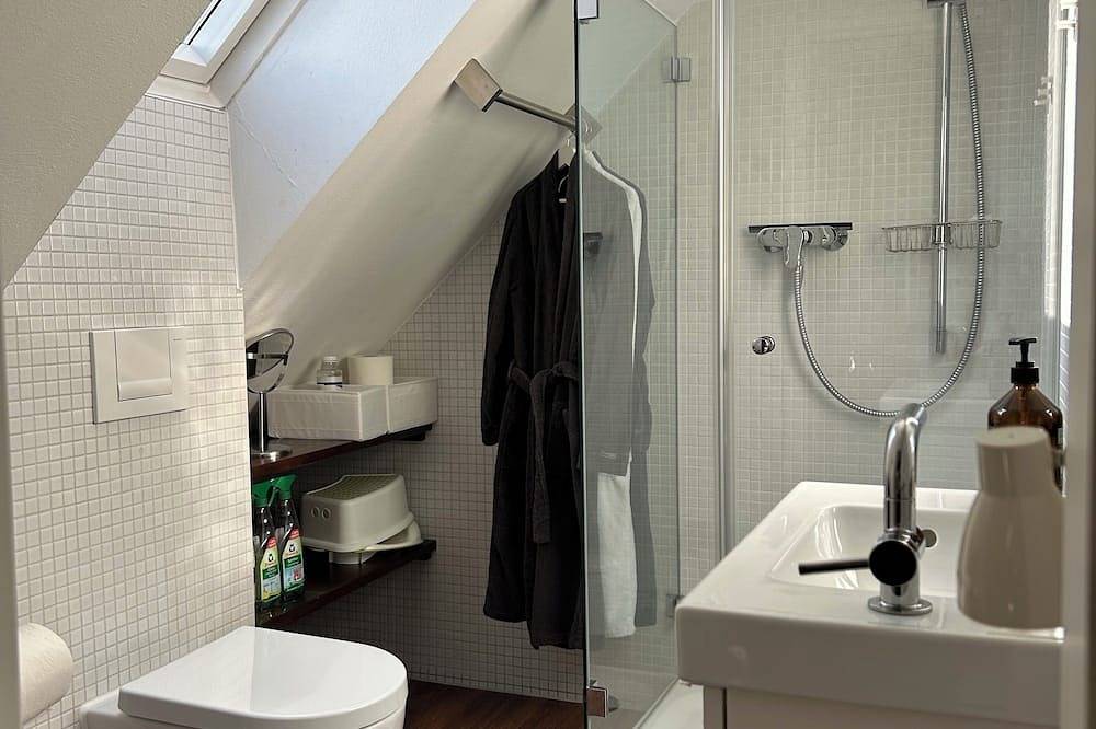 Ganze Wohnung, Attic studio in the Geteviertel - close to the city, trade fair, university, stadium and Weser cycle path in Bremen, Bremen Bundesland
