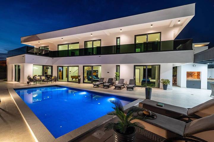 Ferienhaus für 9 Personen in Maslenica