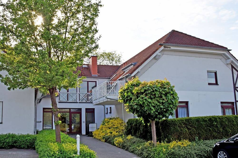 Ganze Wohnung, Ferienwohnung Johanna Terrasse und Gartenblick - Ferienwohnung Johanna mit in Gustow, Stralsund Umland
