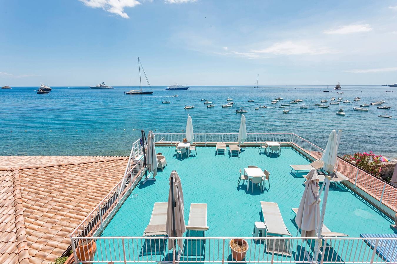 Entire apartment, Apartment 'Secondo Piano 314' with Sea View, Wi-Fi and Air Conditioning in Giardini-Naxos, Messina Province