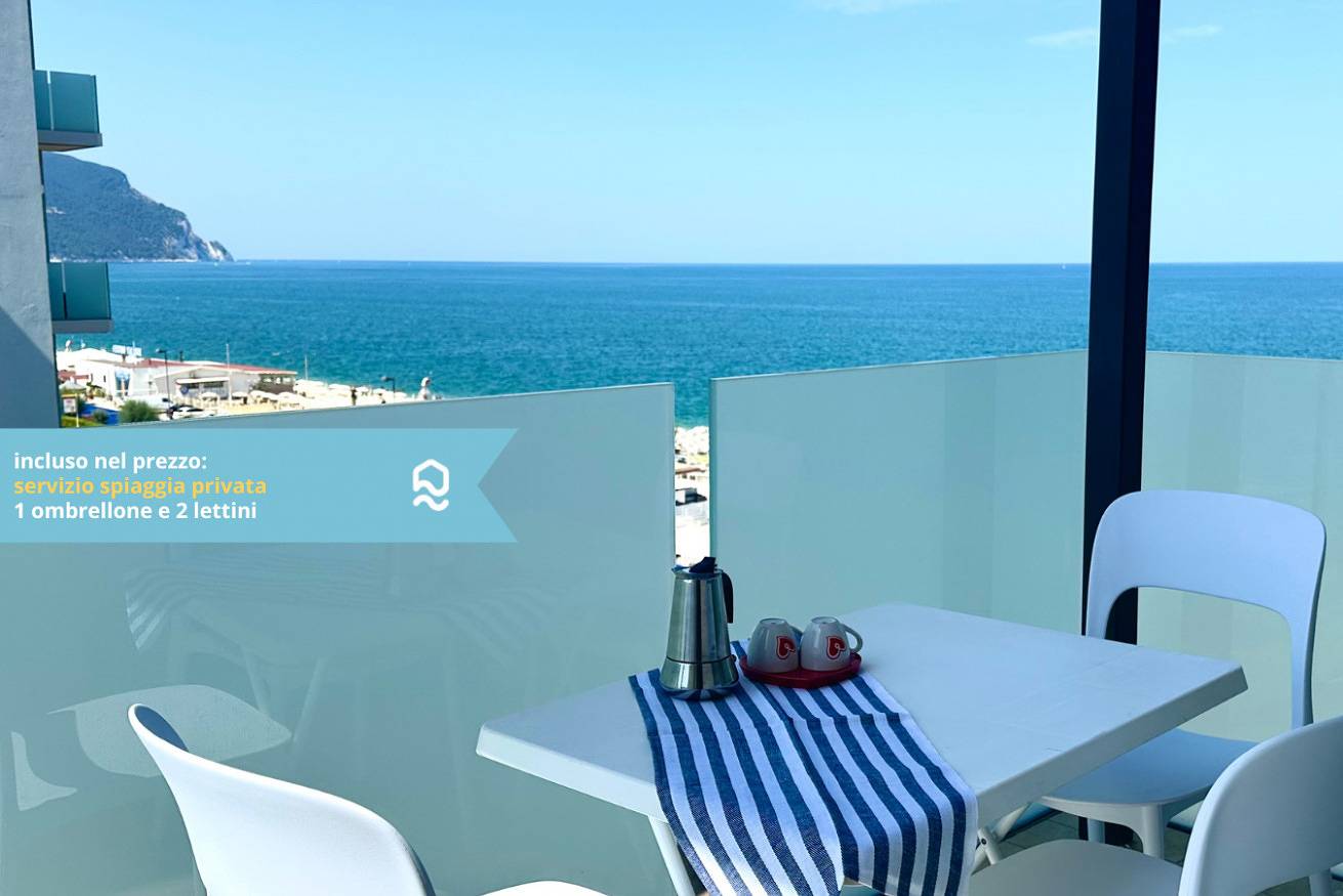 Entire apartment, M413 - Marcelli, four-room beachfront apartment with view and private beach in Riviera del Conero