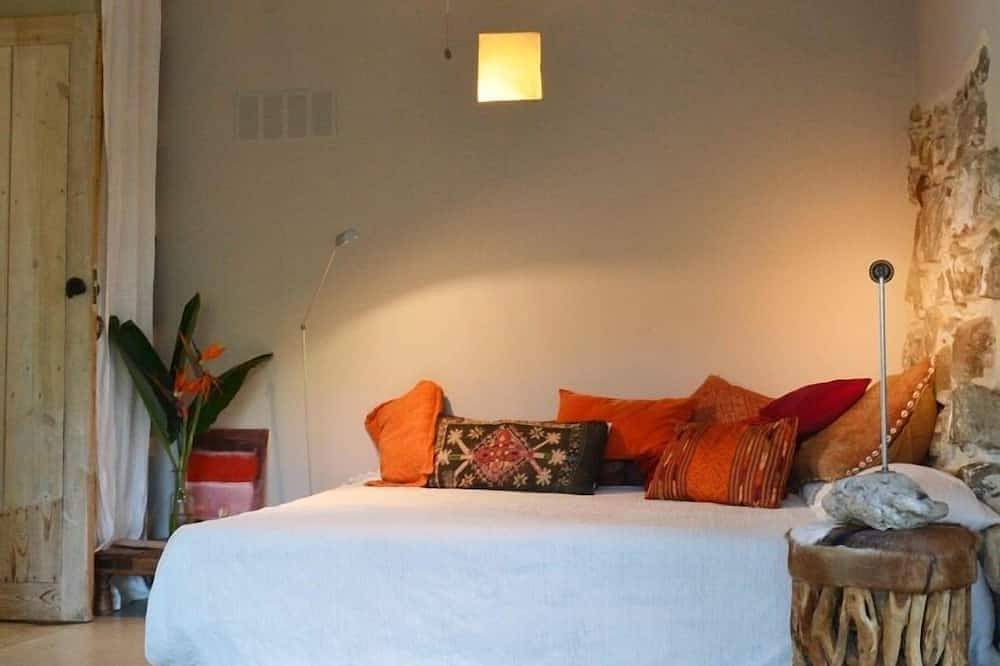Casa en parque natural con río, ubicada a 15 'de Tarifa y playas. <br> in Tarifa, Parque natural de Los Alcornocales