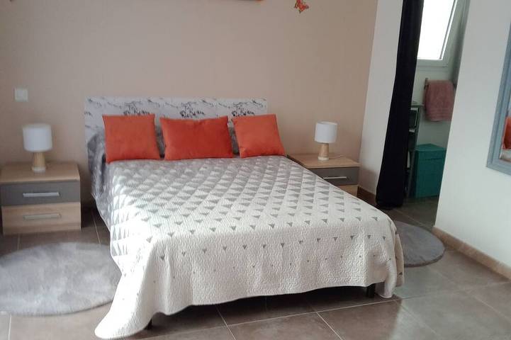 Location de vacances pour 6 personnes, avec jardin et terrasse à Sainte-Cécile-les-Vignes - 2