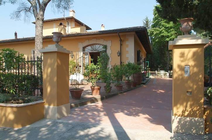 Villa per 17 persone, con Balcone e Terrazza nonché Giardino a Sesto Fiorentino