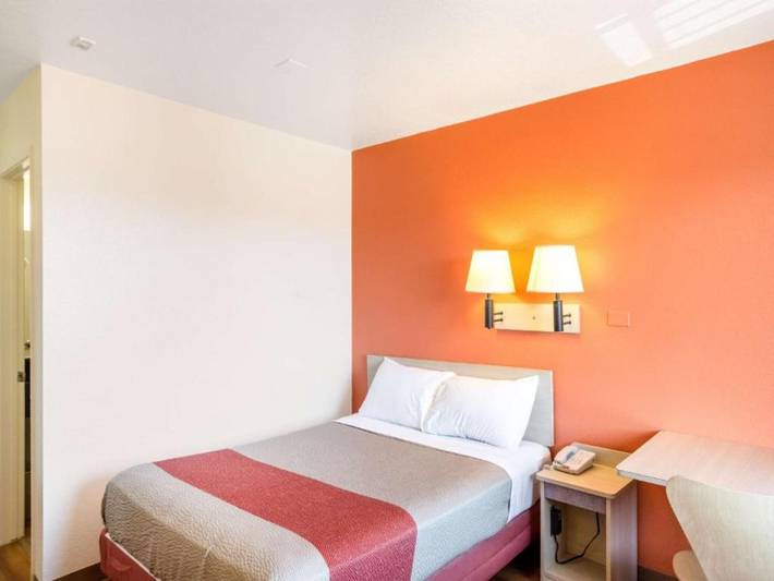 Ganze Wohnung, 1 Queensize-Bett | Kühlschrank in Redding, Shasta County