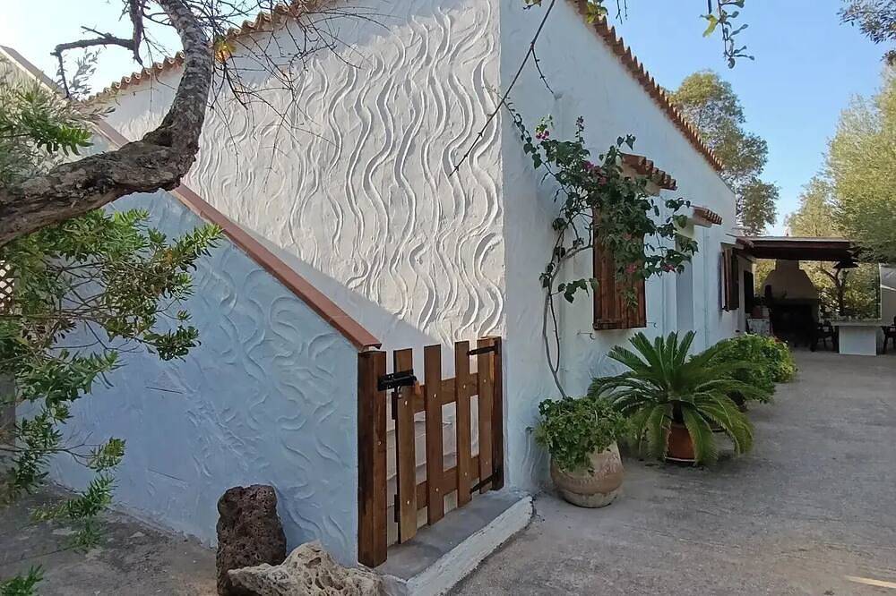 Appartamento intero, Villa le palme, a 500 mt dalle spiagge della Baia di Sas Linnas Siccas. in Sas Linnas Siccas, Orosei