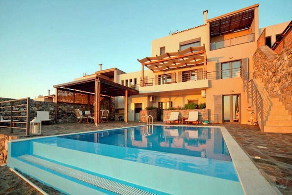 Entire apartment, Elounda three bedroom villa in Elounda, Lasithi