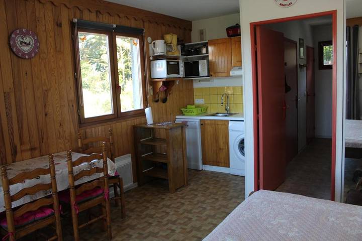 Gîte pour 4 personnes, avec jardin et vue, adapté aux familles dans Saint-Jean-Montclar - 3