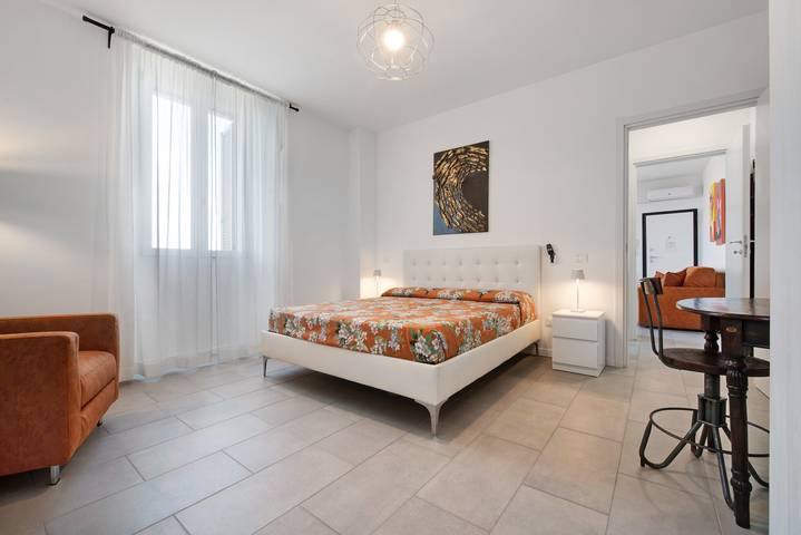 Appartamento intero, Appartamento 'Diamond House Holiday' con Vista Montagna, Wi-Fi e Aria Condizionata in Capiago Intimiano, Brianza