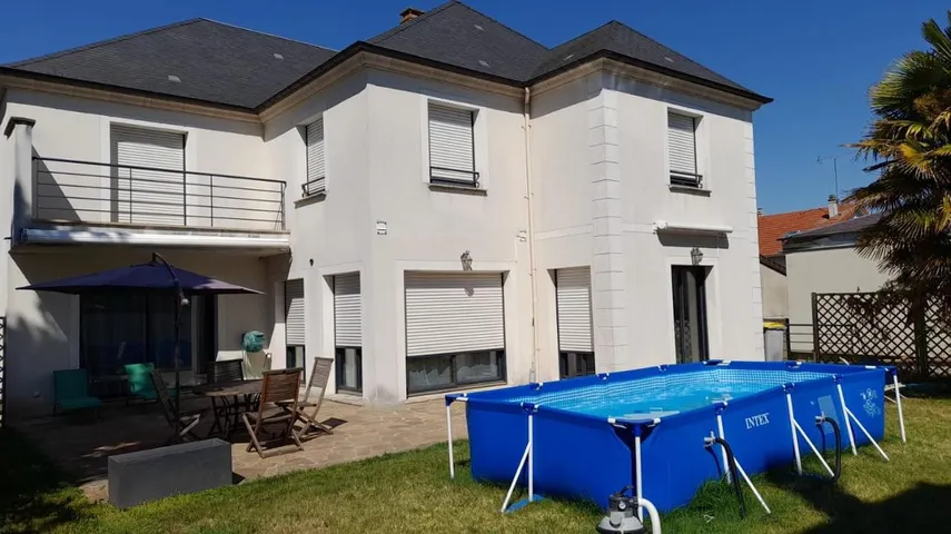 Chalet para 9 personas, con vistas además de jardín y piscina, Familias con niños - 1