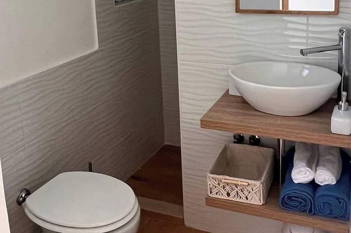 Entire apartment, Casa indipendente a due passi dal mare, vicinissima all'aeroporto. in Fiumicino, Rome Province