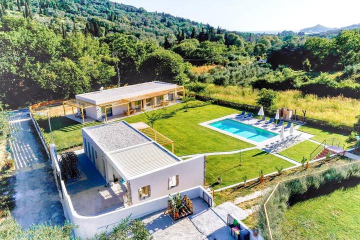 Ferienhaus für 20 Personen, mit Ausblick und Pool sowie Garten - 1