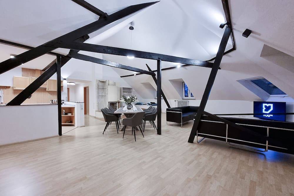 Ganze Wohnung, Alpha Apartments: Xxl Dachstudio, 8 Bett, Terrasse in Krefeld, Niederrhein