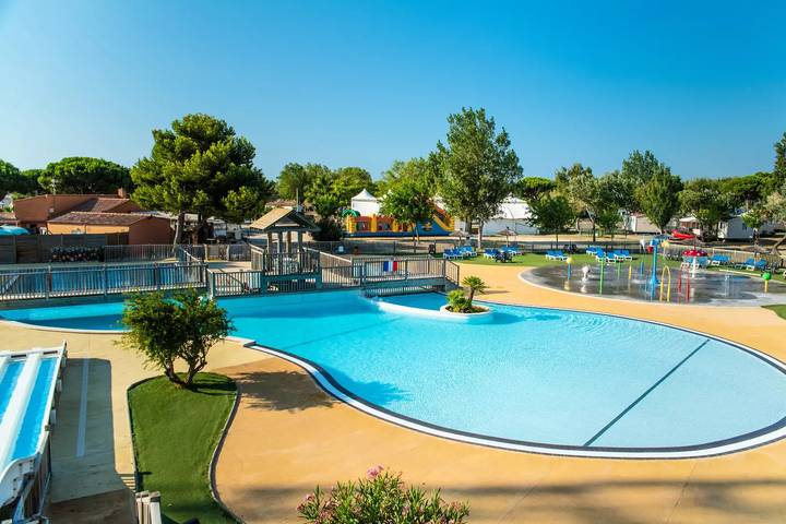 Wohnwagen für 6 Personen, mit Terrasse und Kinderpool in Les Ayguades - 3