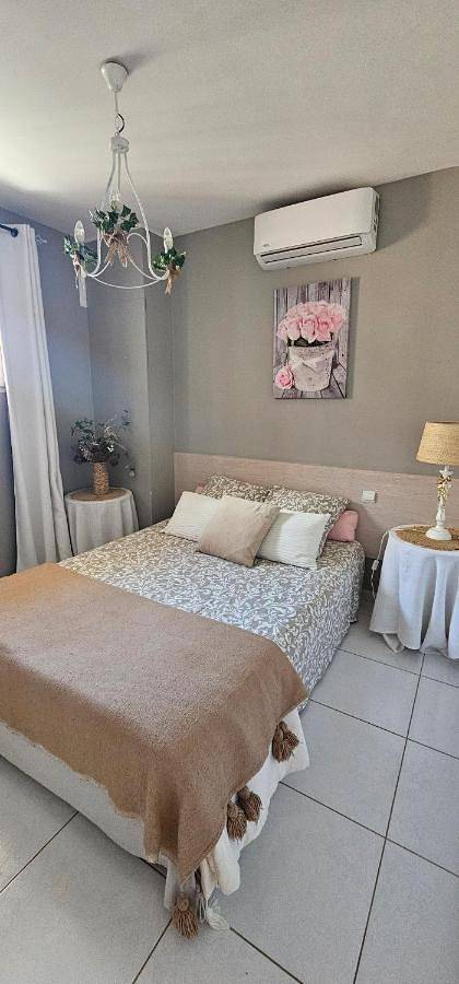 Gîte pour 4 personnes, avec Terrasse ainsi que Jardin et Piscine à Cardet - 4
