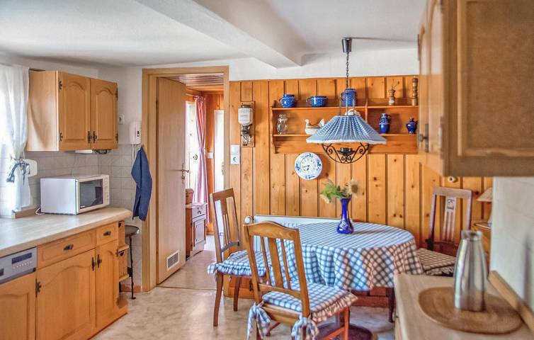 Ganze Ferienwohnung, Obergeschosswohnung mit Terrasse und Parkplatz in Friedrichroda in Friedrichroda, Rennsteig