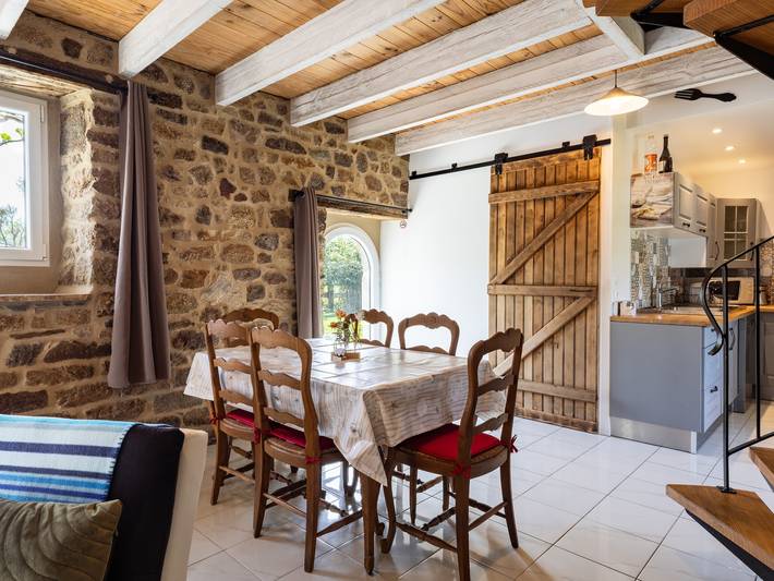 Maison Vintage de Kerlipot avec terrasse privée, jardin partagé et Wi-Fi à Ploubezre in Ploubezre, Ceinture Dorée