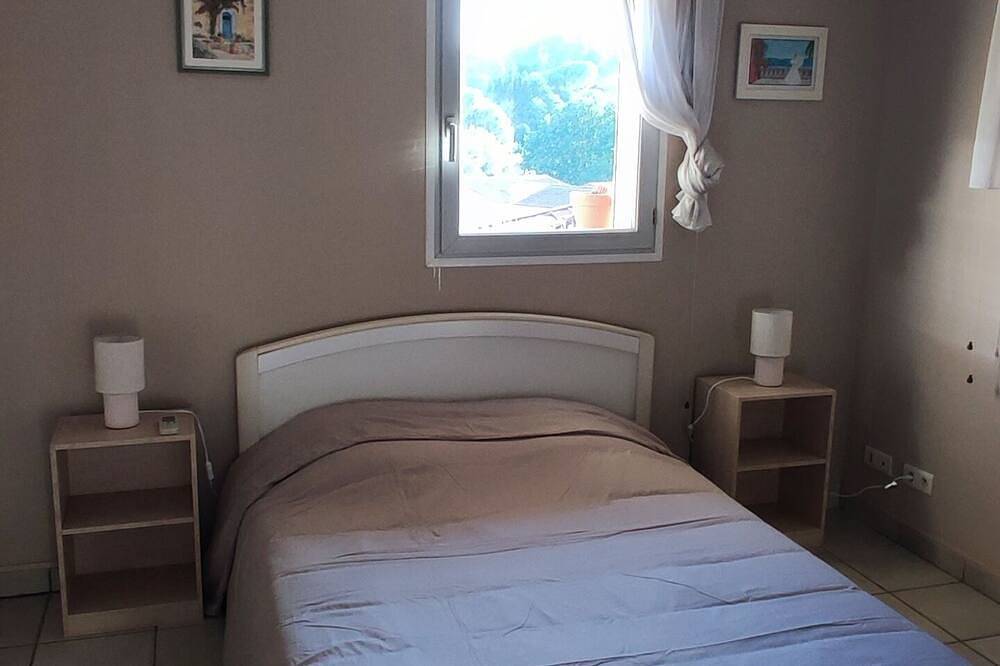 Entire apartment, T2 climatisé avec vue proche de Cannes et Grasse in Mouans-Sartoux, Mediterranean Coast (France)
