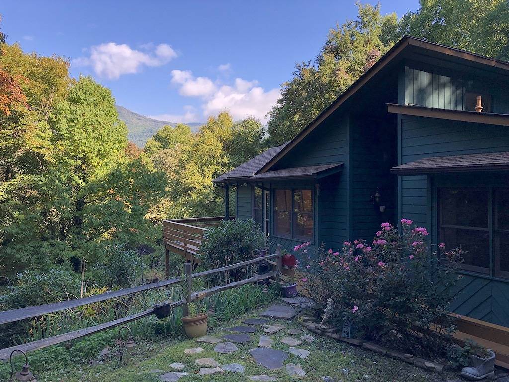Bella Vita ~ 2 Pm Late Checkout ~ One-Level Cabin w/View ~ 10 Star ~Pets Welcome in Blue Ridge Parkway, Cataloochee Valley