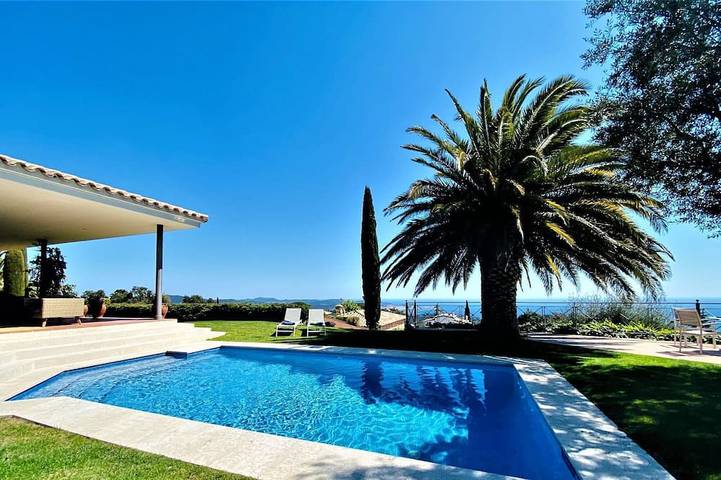Villa voor 12 personen, with terras and tuin as well as whirlpool in Platja d'Aro