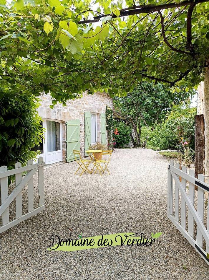 Casa de huéspedes para 3 personas, con terraza además de jardín y piscina - 1