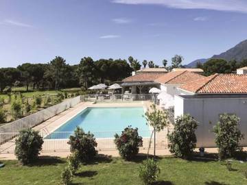 Gîte pour 4 personnes, avec terrasse et piscine, adapté aux familles à Poggio-Mezzana