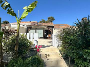 Gîte pour 5 personnes, avec terrasse dans Office De Tourisme Des Mathes La Palmyre
