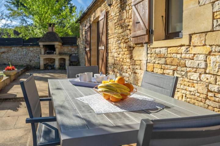 Location de vacances pour 4 personnes, avec jardin et piscine, adapté aux familles à Saint-Amand-de-Coly - 2