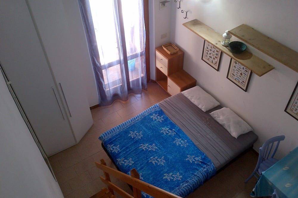 Appartamento intero, Graziosa e accogliente casetta nel centro di Pomonte a pochi passi dal mare in Pomonte, Isola d'Elba