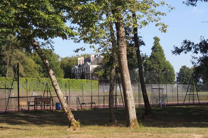 Location de vacances pour 8 personnes, avec Terrasse et Jardin ainsi que Piscine et Sauna à Savigny-sur-Clairis