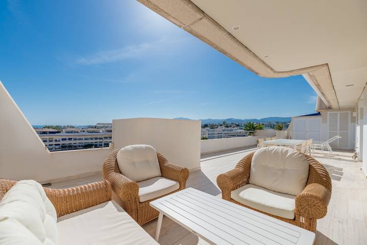 Entire apartment, Apartment 'Marina Banús' with Sea View, Wi-Fi and Air Conditioning in Marbella West, Marbella