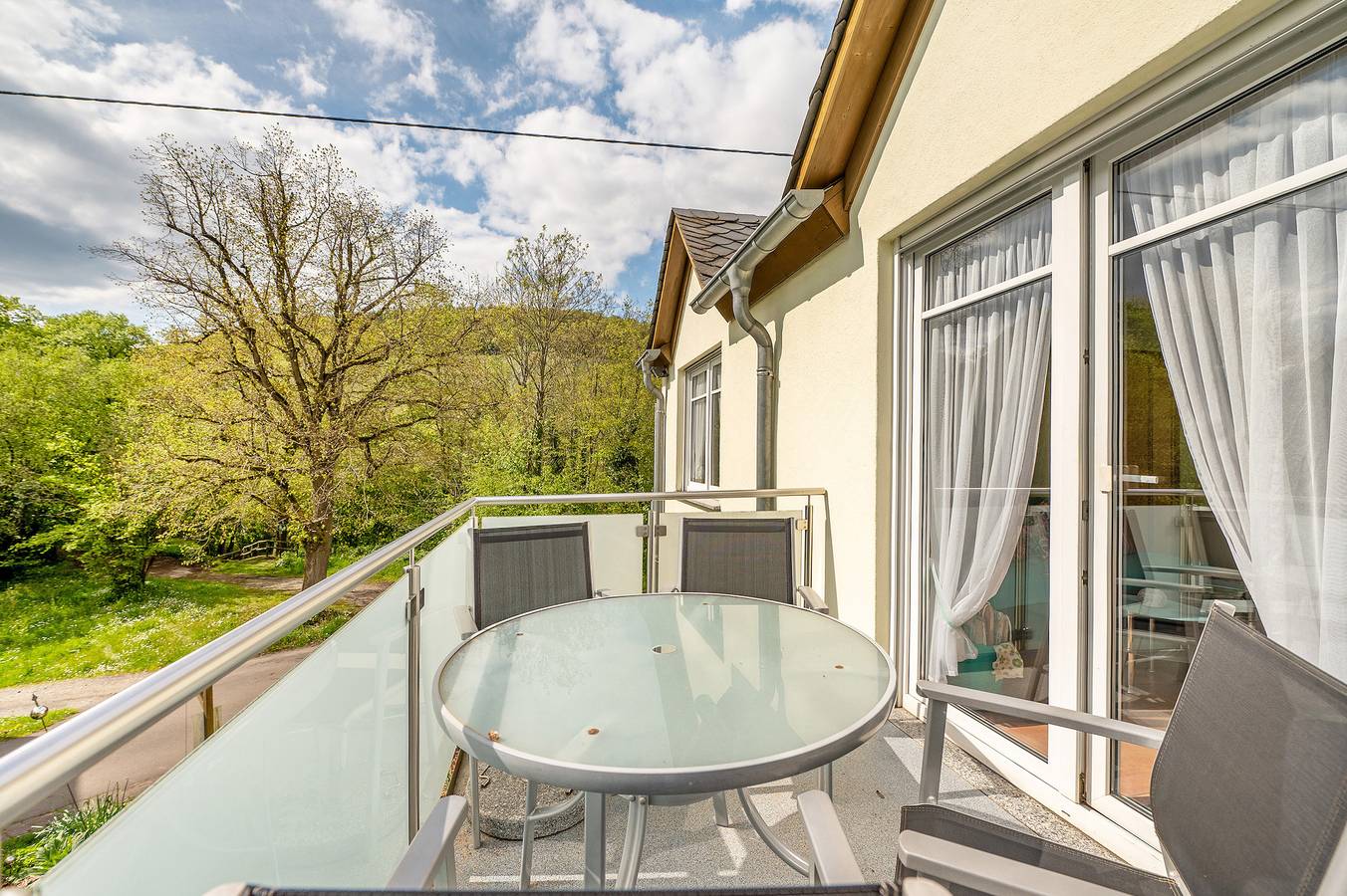 Ganze Wohnung, Ferienwohnung 'Gästehaus Mühlenhof - Riesling' mit privater Terrasse, privatem Garten und Wlan in Maring-Noviand, Bernkastel-Kues & Umgebung