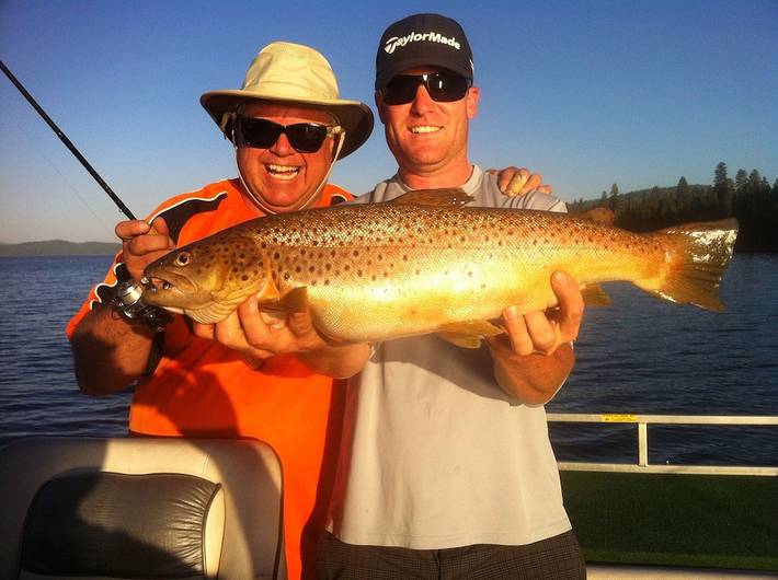 Vacation rental for 8 people, with hot tub and yard in Lake Almanor