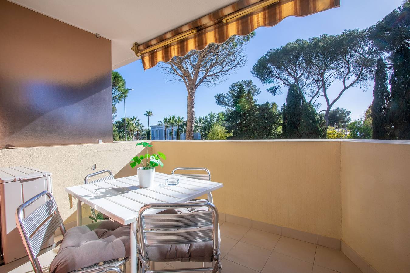 Appartement entier, Appartement 'St Raphael' avec balcon et Wi-Fi in Boulouris, Saint-Raphaël