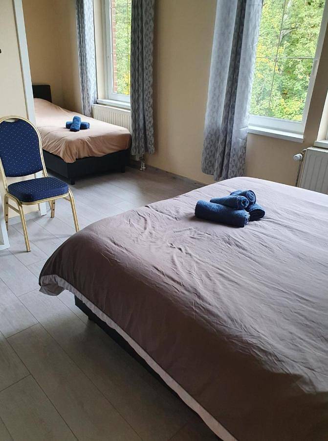 Chambre d’hôte pour 3 personnes, avec piscine ainsi que terrasse et vue dans Bomal - 3