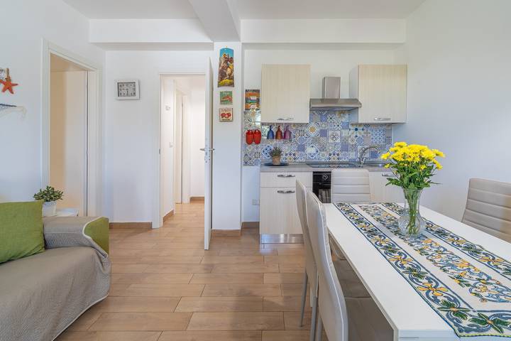 Appartement entier, Appartement "Donna Di Coppe" avec terrasse privée, Wi-Fi et climatisation in Lido di Noto, Région de Noto
